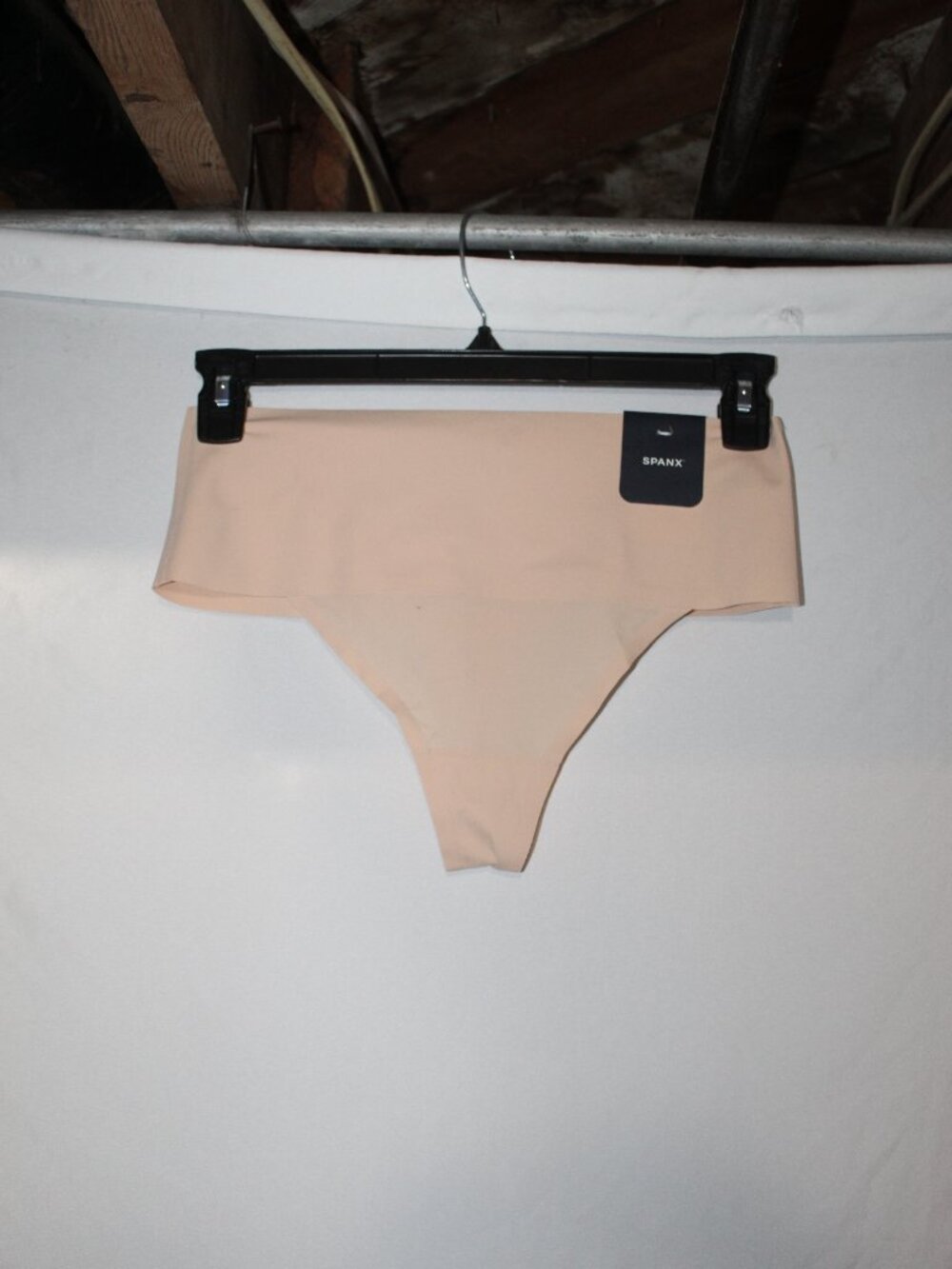 NWT SPANX Undie-tectable Thong in Soft Nude
